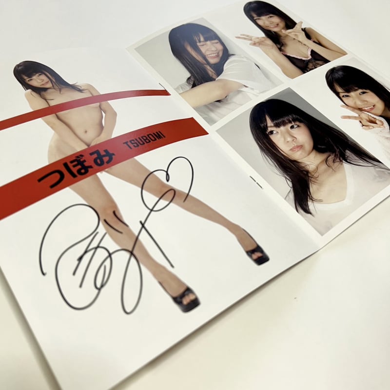 Tsubomi-san Red Ribbon T-Shirts Signed Booklet