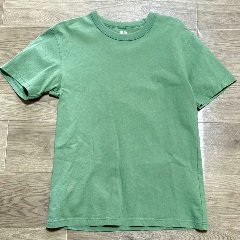 Uniqlo Plain T-Shirt Size S Green