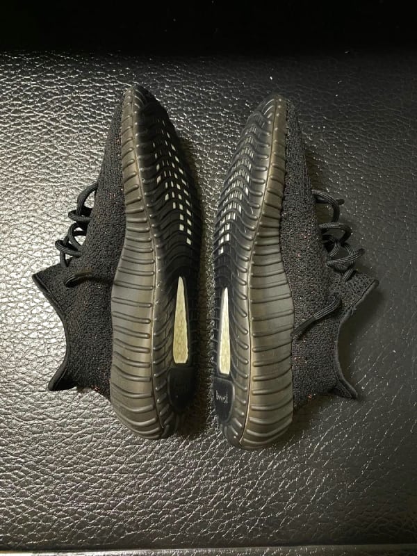 Adidas YEEZY Boost 350 V2 Core Black/Red