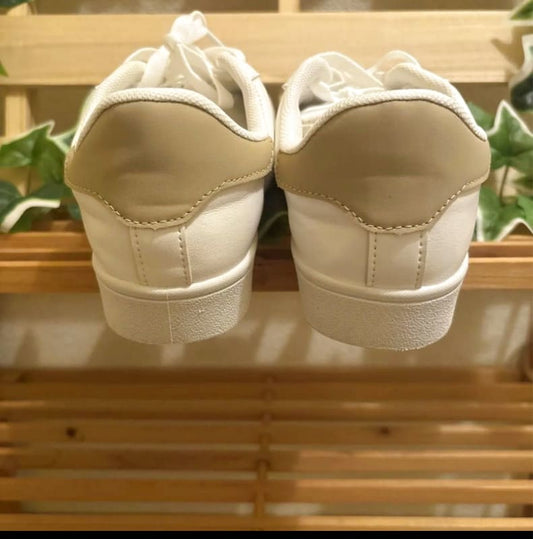 Sata White Sneakers 23.5cm