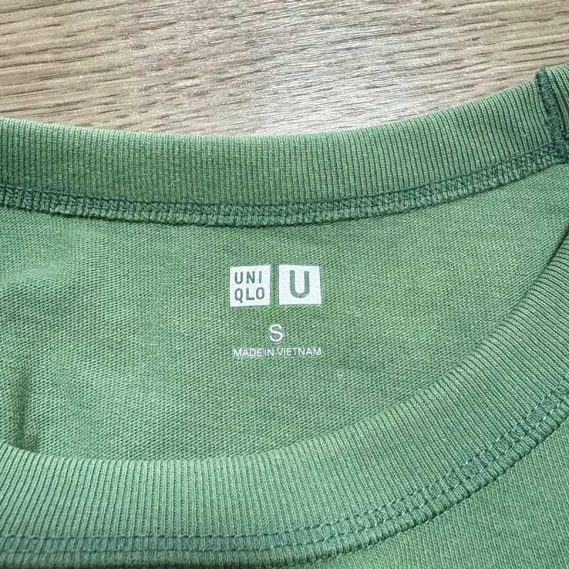 Uniqlo Plain T-Shirt Size S Green