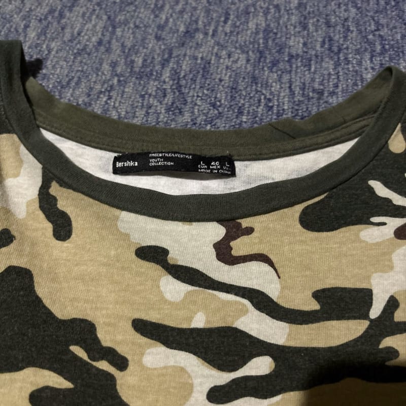 Bershka Camouflage T-Shirt Size L
