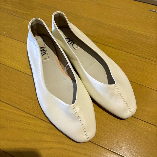 ZARA White Leather Flat Shoes Size 40