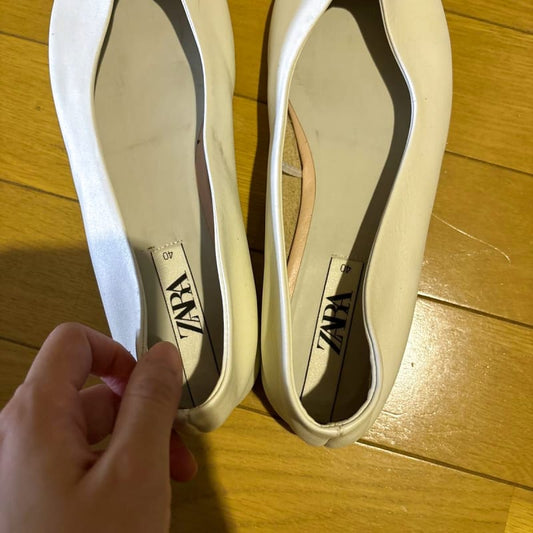 ZARA White Leather Flat Shoes Size 40