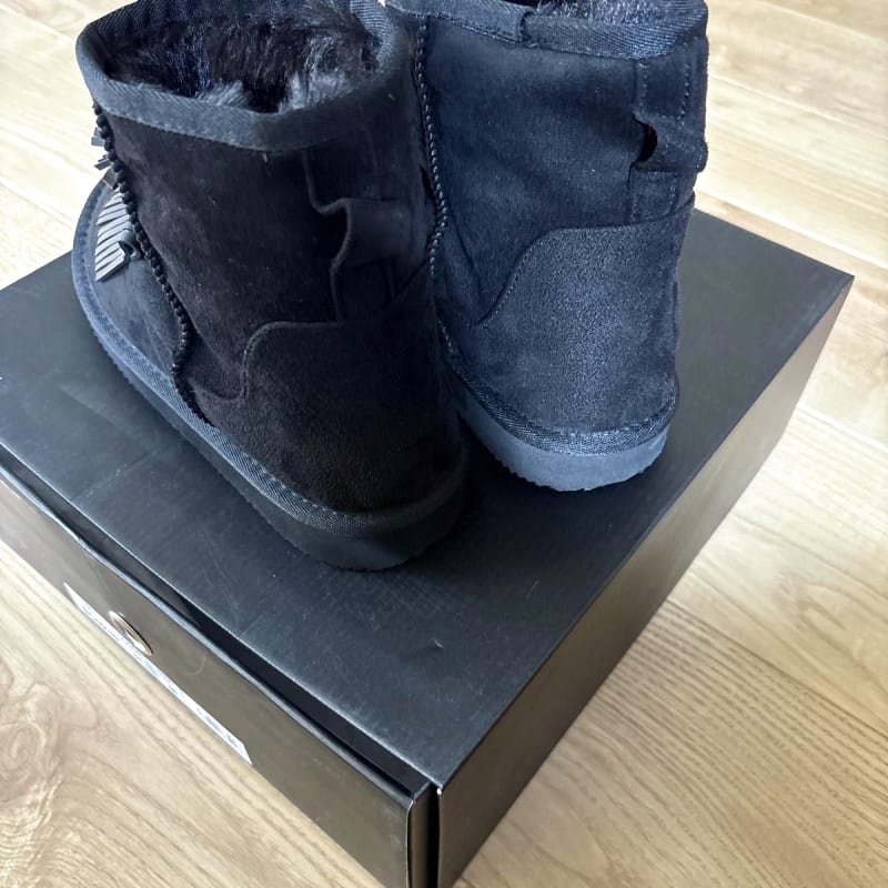 Mouton Boots Black With Fringes