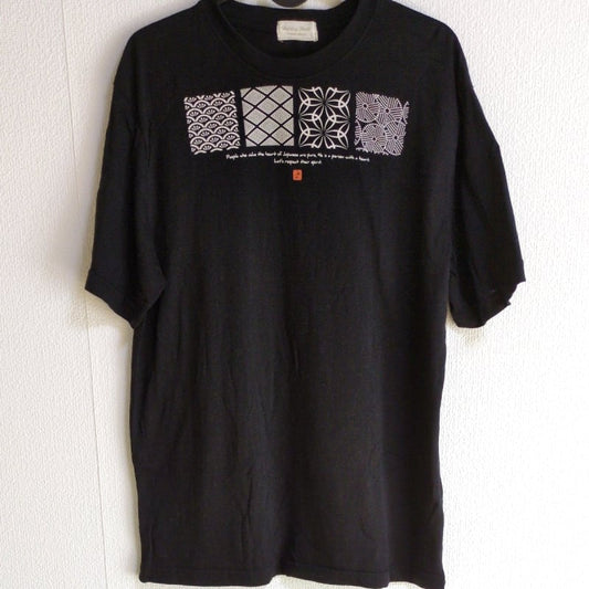 Black Men's Short Sleeve T-Shirt with Japanese Print L Size