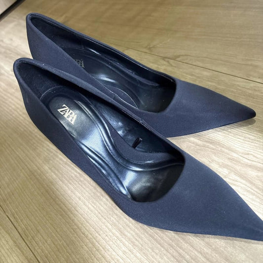 Zara Black Pointed Toe Pumps Set of 2