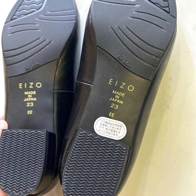 EIZO Black Leather Pumps