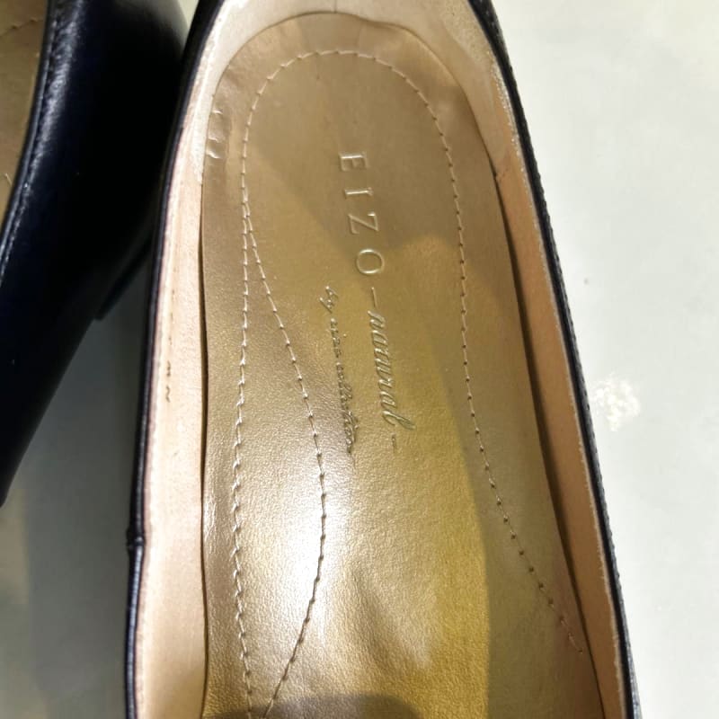 EIZO Black Leather Pumps