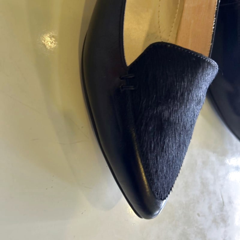 EIZO Black Leather Pumps