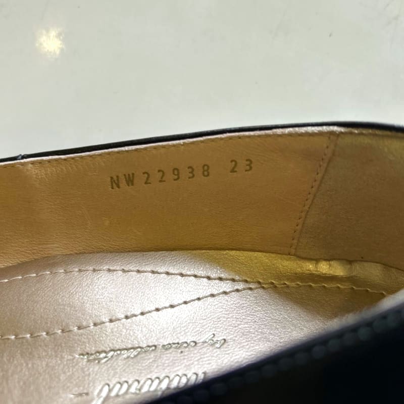 EIZO Black Leather Pumps
