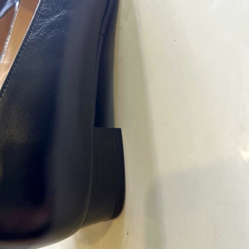 EIZO Black Leather Pumps