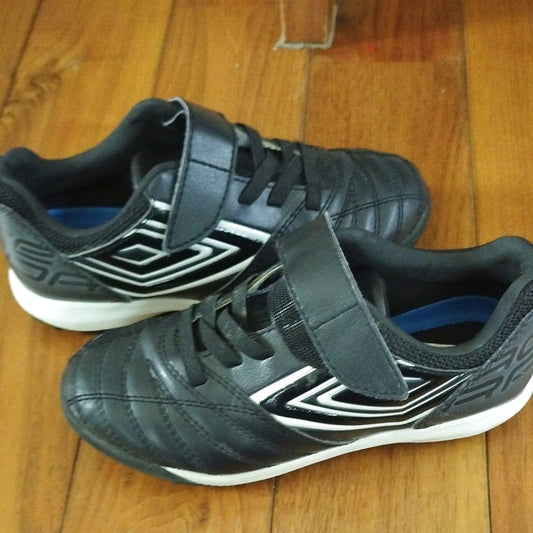 Umbro Soccer Training Shoes Black Set