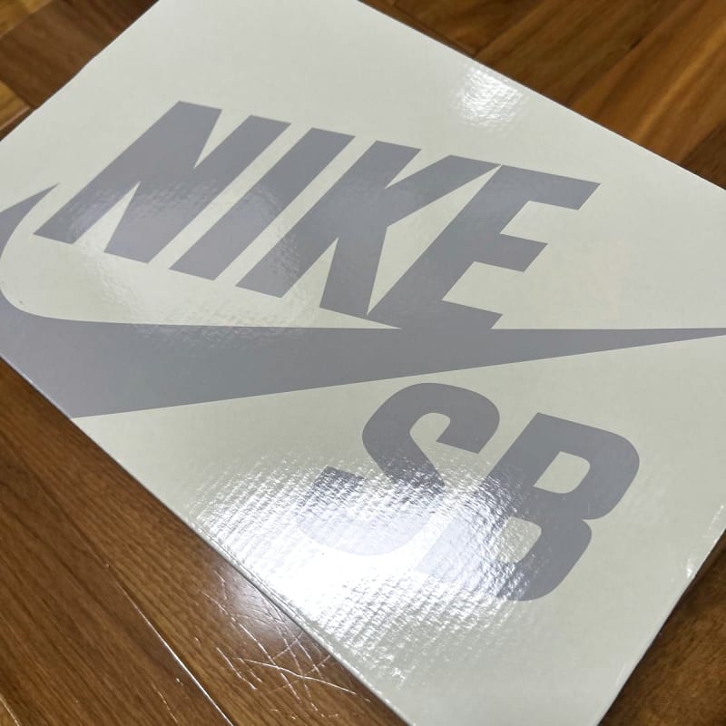 Supreme Nike SB Dunk Low White Metallic Silver 28cm