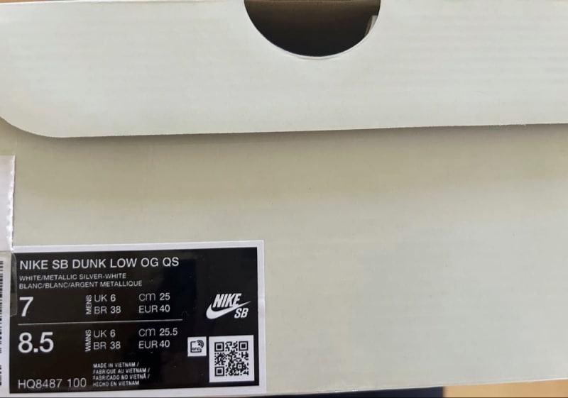Supreme × Nike SB Dunk Low White/Metallic Silver