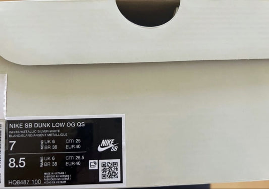 Supreme × Nike SB Dunk Low White/Metallic Silver