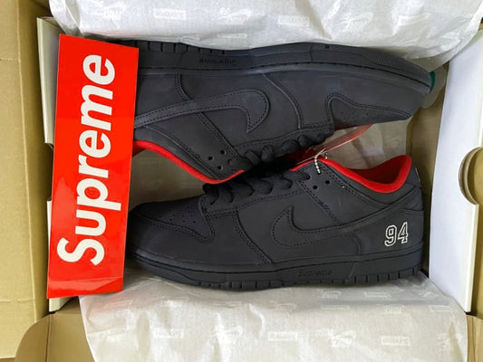 New Supreme × Nike SB Dunk Low Black US9.5
