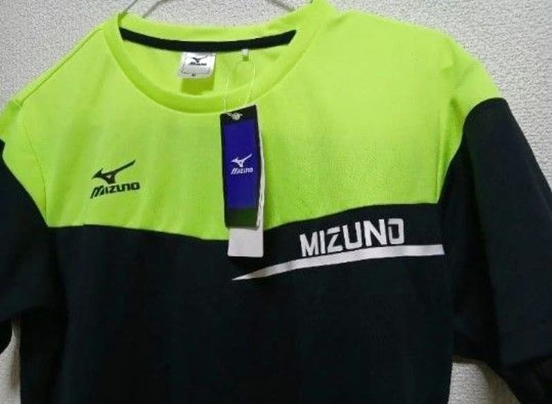 Mizuno T-Shirt Size M Black and Safety Yellow