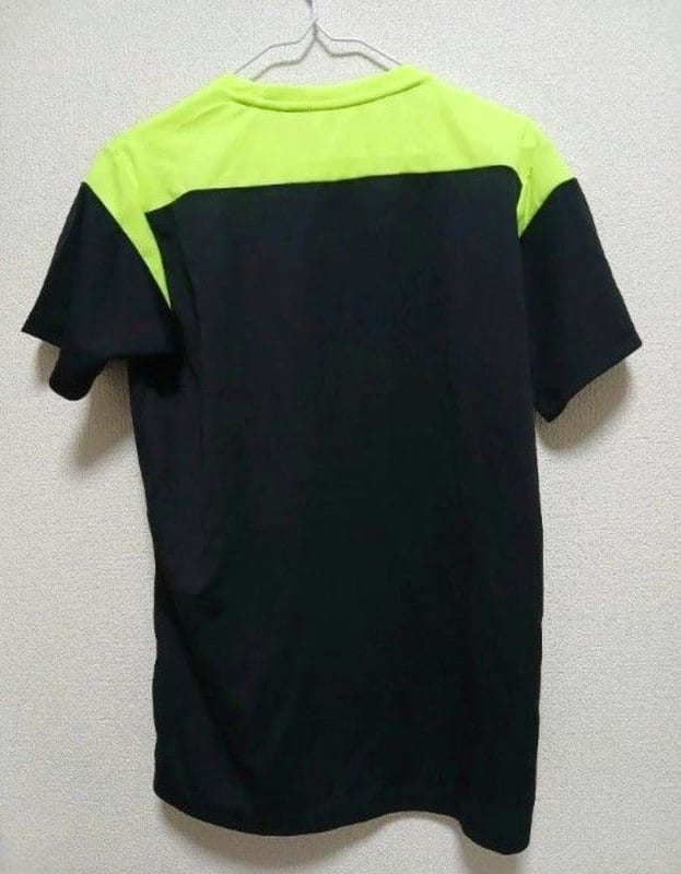 Mizuno T-Shirt Size M Black and Safety Yellow