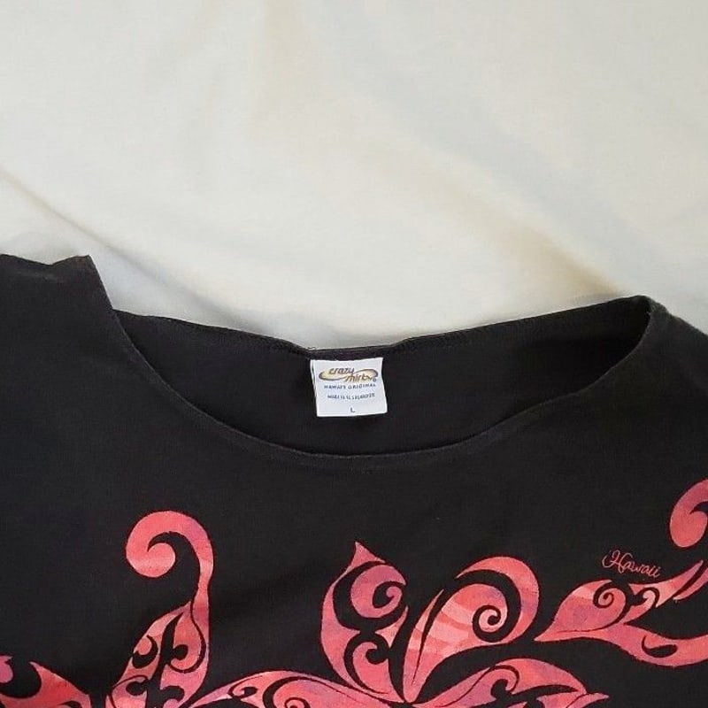 Crazy Shirts Hibiscus Pattern T-Shirt Black Pink L