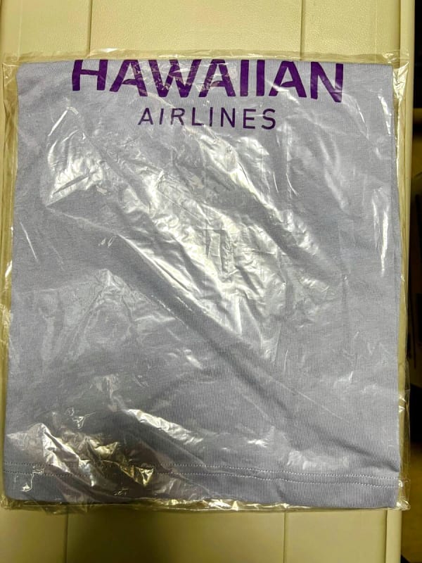 UNIQLO UT Hawaiian Airline T-Shirt XS Blue