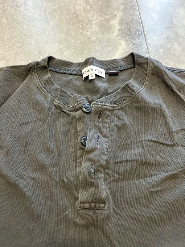 Freaks Store Henley Neck Shirt Size M