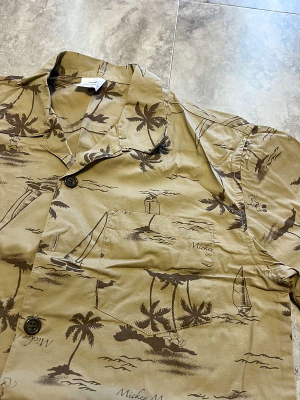 Disney Mickey Aloha Shirt Size M