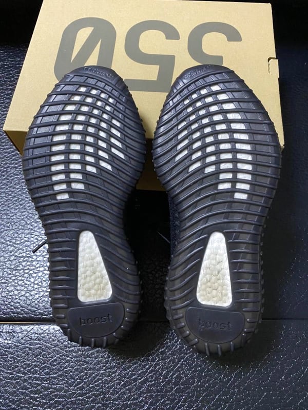 Adidas YEEZY Boost 350 V2 Core Black/Red