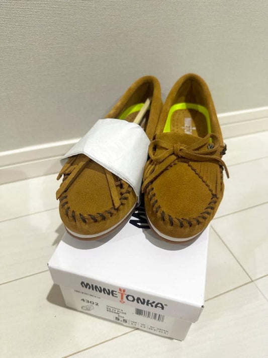 Minnetonka Moccasin Kilty Suede Size 5.5