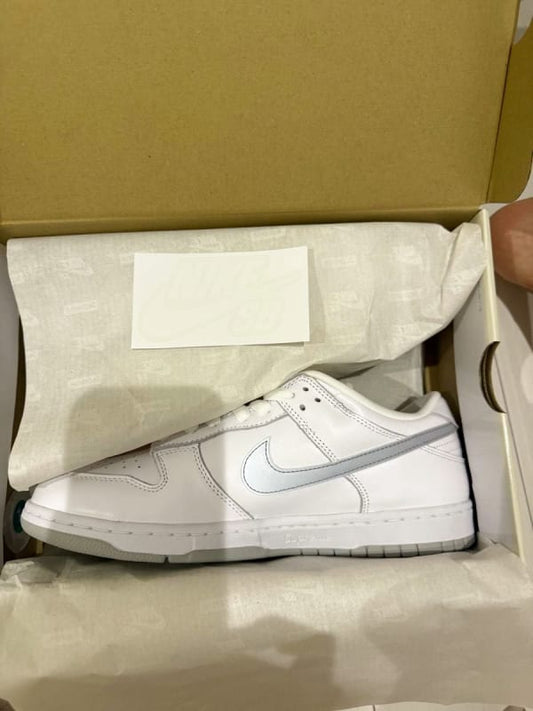 Supreme × Nike SB Dunk Low White 29cm Sneakers