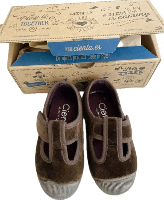 Cienta Velour T-Strap Shoes 23 Marron