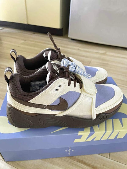 Travis Scott × Nike Zoom Field Jaxx 25 cm