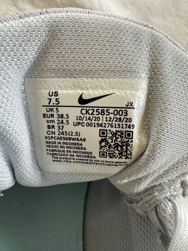 Nike Running Shoes 24.5cm Gray