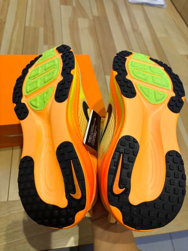 Nike Vomero 18 27cm Men's Running Shoes Orange