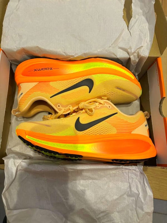 Nike Vomero 18 27cm Men's Running Shoes Orange